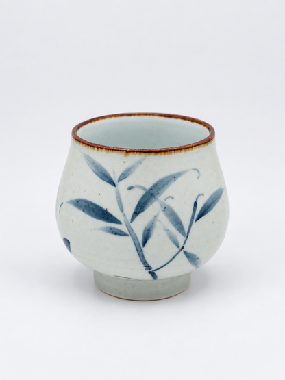 Qing Hua Bulbous Footed Cup