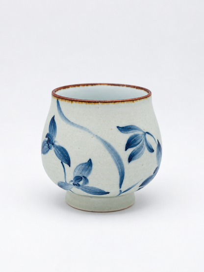 Qing Hua Bulbous Footed Cup